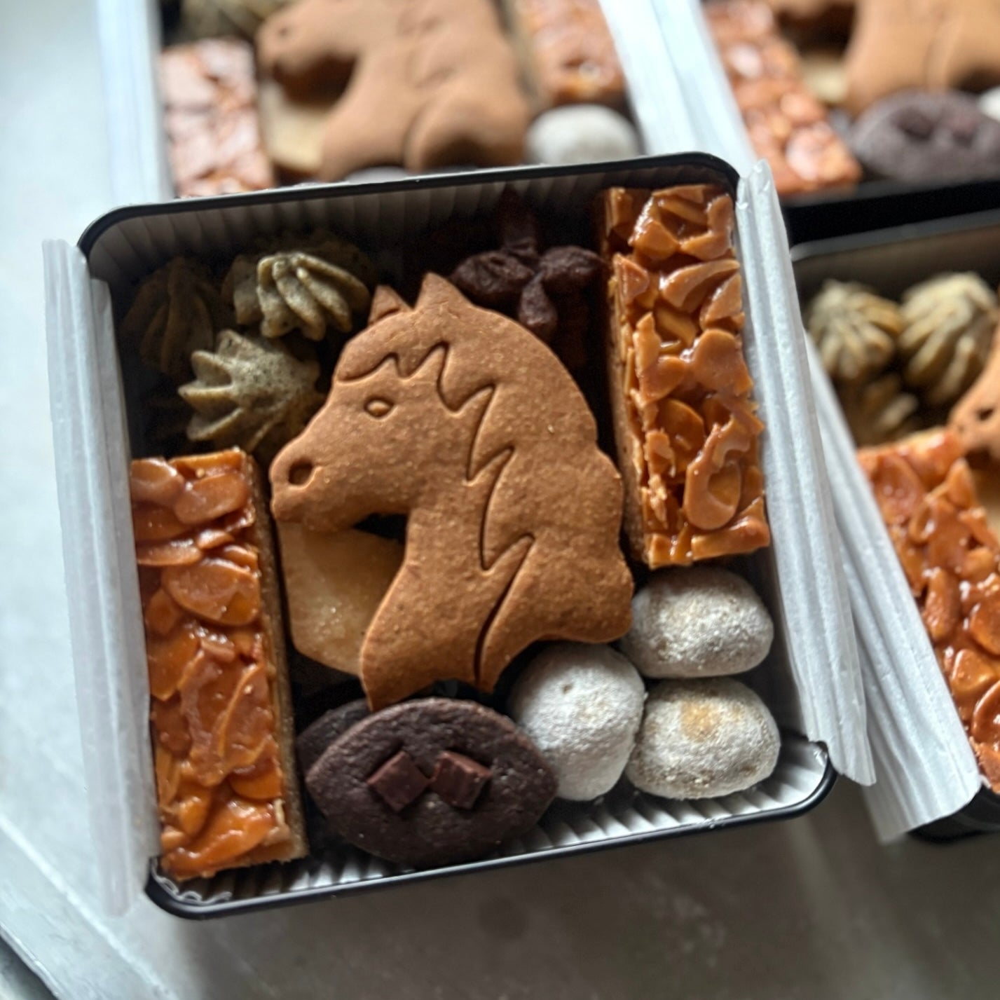 3月中発送予定・第２便【黒の茶會】 クッキー缶